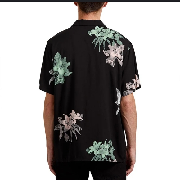 Volcom Hawaiian Shirt - Picture 2 of 3